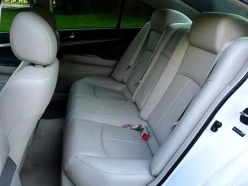 Used 2015 INFINITI Q40 w/ Moonroof Package image 13