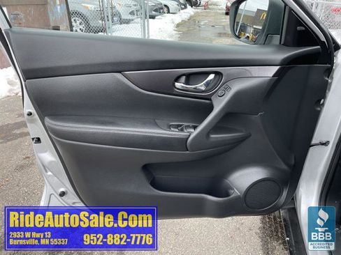 Used 2018 Nissan Rogue S image 9