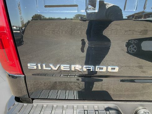 Used 2019 Chevrolet Silverado 1500 LT Trail Boss AWD/4WD image 37