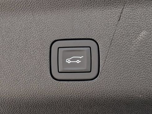 Used 2026 Chevrolet Tahoe Premier AWD/4WD image 28