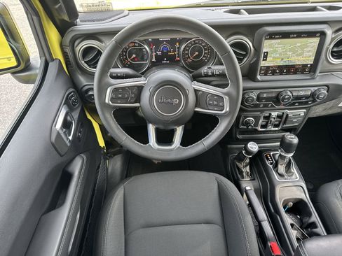 Used 2023 Jeep Wrangler Sahara image 27