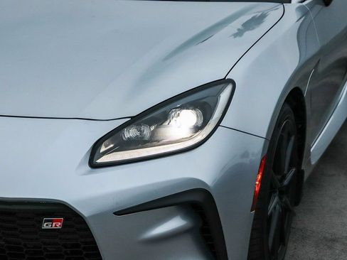 Used 2022 Toyota GR86 Premium w/ ALL Weather Mat Package (TMS) RWD image 5