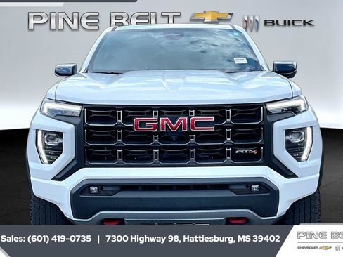 Used 2023 GMC Canyon AT4 w/ Technology Package AWD/4WD image 3