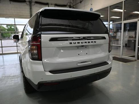 Used 2022 Chevrolet Suburban Z71 w/ Luxury Package AWD/4WD image 6