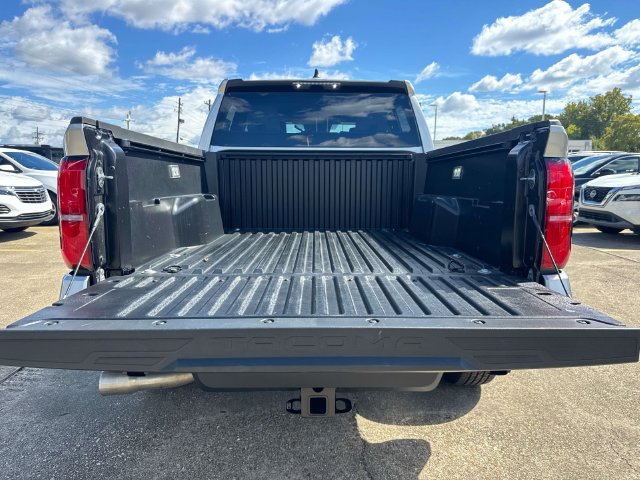 Used 2025 Toyota Tacoma SR5 AWD/4WD image 12
