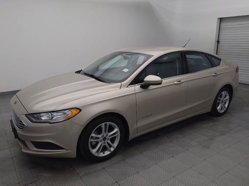 Used 2018 Ford Fusion S image 2