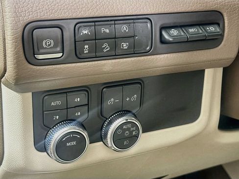 Used 2023 GMC Yukon XL Denali AWD/4WD image 14