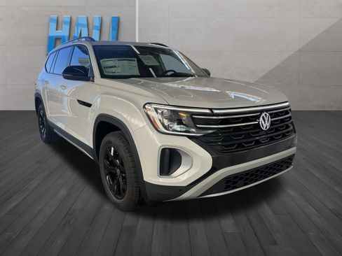 New 2026 Volkswagen Atlas Peak Edition image 7