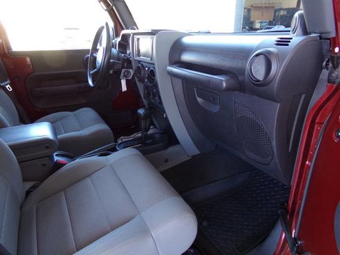 Used 2007 Jeep Wrangler Unlimited Sahara w/ Dual Top Group image 21