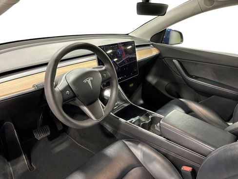 Certified 2021 Tesla Model Y Long Range AWD/4WD image 9