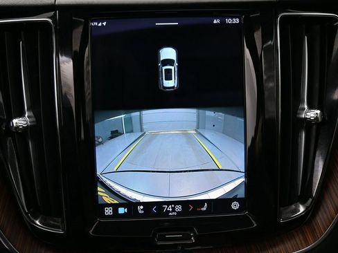 Used 2022 Volvo XC60 B5 Momentum w/ Climate Package image 23