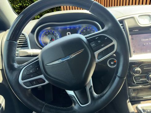 Used 2018 Chrysler 300 Limited AWD/4WD image 9
