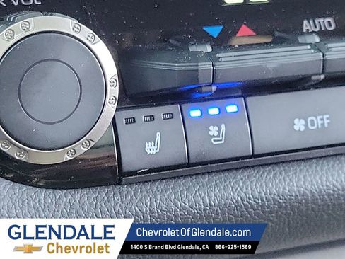 Used 2025 Toyota Tundra Limited AWD/4WD image 31