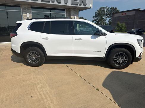 Used 2025 GMC Acadia Elevation FWD image 4