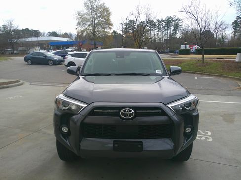 Used 2021 Toyota 4Runner SR5 image 3