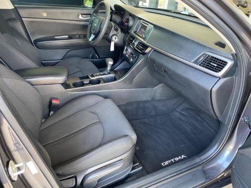 Used 2017 Kia Optima LX w/ Option Group 014 FWD image 16