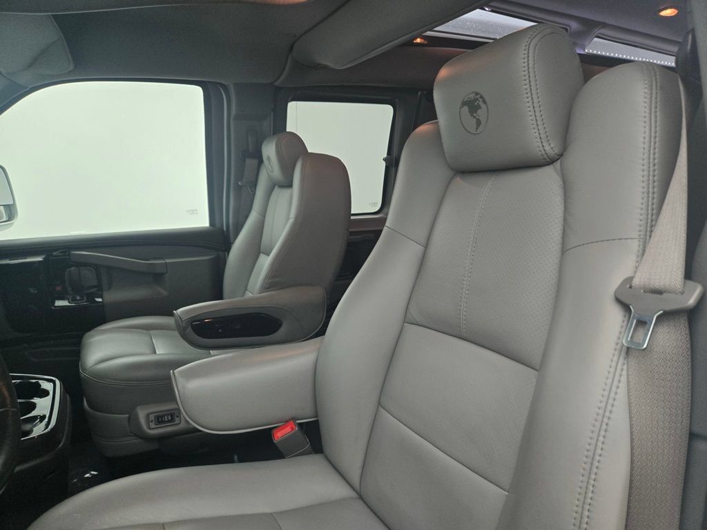 Used 2020 Chevrolet Express 2500 Extended RWD image 18