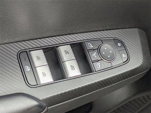 Used 2024 Mitsubishi Outlander SE image 28