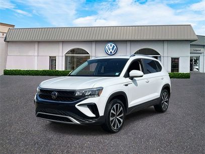 Used 2022 Volkswagen Taos SE w/ Panoramic Sunroof Package