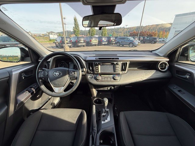 Used 2018 Toyota RAV4 XLE AWD/4WD image 10