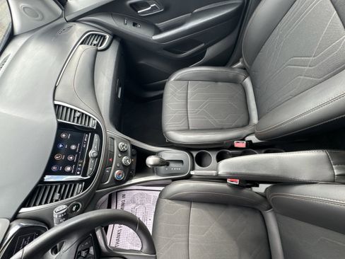 Used 2022 Chevrolet Trax LT w/ Sport Edition image 36