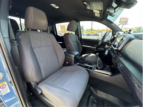 Used 2019 Toyota Tacoma TRD Off-Road w/ Technology Package AWD/4WD image 4