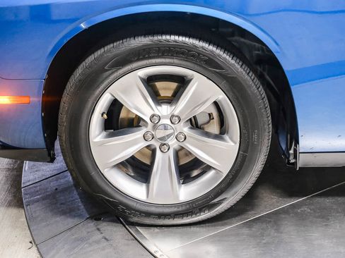 Used 2021 Dodge Challenger SXT RWD image 10