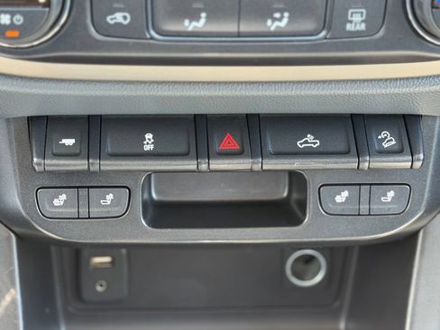 Used 2016 Chevrolet Colorado Z71 AWD/4WD image 16