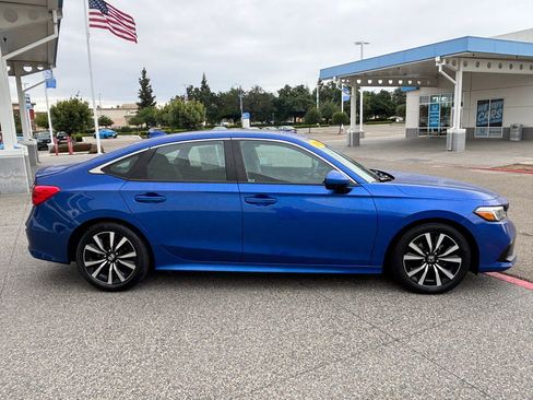 Used 2023 Honda Civic EX image 4