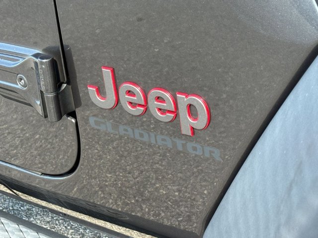 Used 2021 Jeep Gladiator Rubicon AWD/4WD image 11