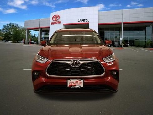 Used 2022 Toyota Highlander Limited FWD image 7
