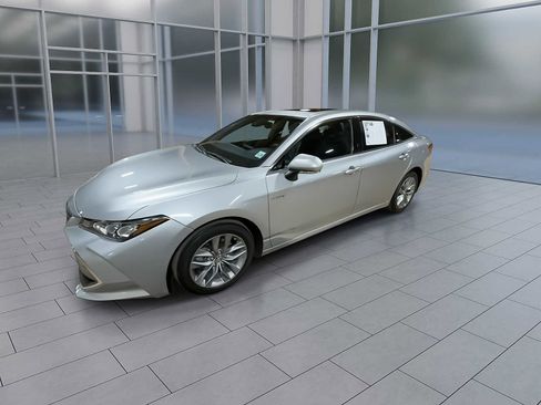 Certified 2019 Toyota Avalon XLE image 4