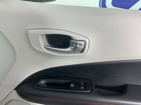 Used 2019 Jeep Compass Limited FWD image 40