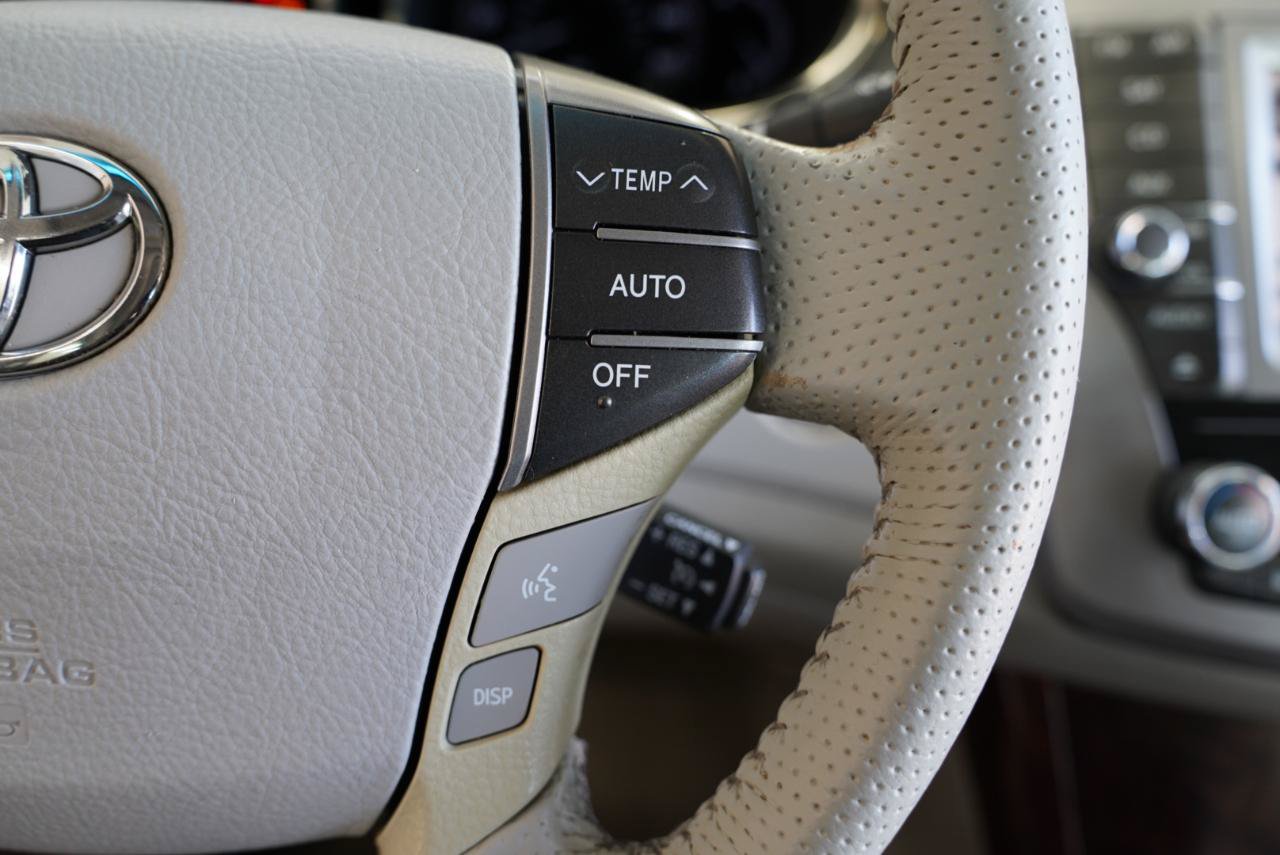 Used 2012 Toyota Avalon Limited FWD image 16
