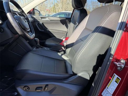 Used 2019 Volkswagen Tiguan SE image 16