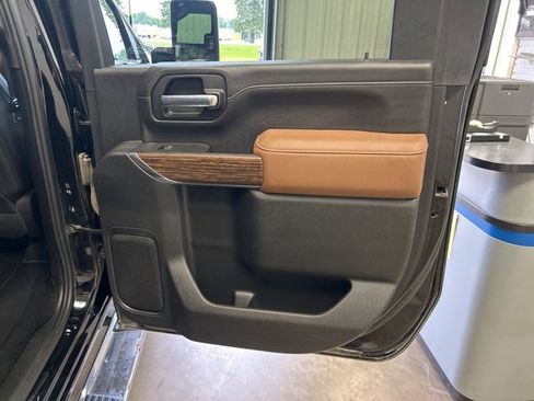 Used 2020 Chevrolet Silverado 2500 High Country w/ Z71 Off-Road Package image 32