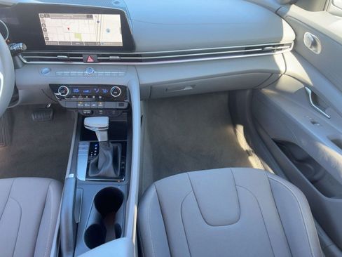 Used 2024 Hyundai Elantra SEL image 27