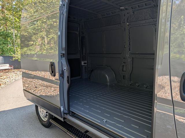 Used 2025 RAM ProMaster 2500 FWD image 15
