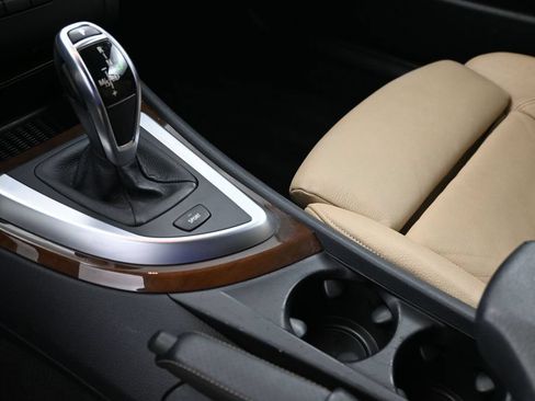 Used 2011 BMW 135i Convertible RWD image 24