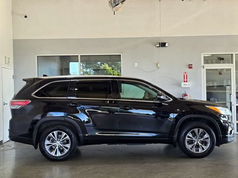 Used 2014 Toyota Highlander XLE AWD/4WD image 4