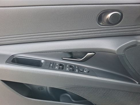 Certified 2025 Hyundai Elantra Sport image 12