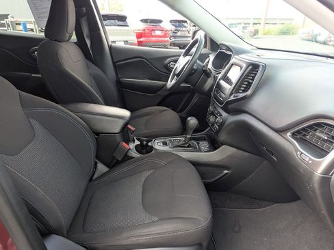 Used 2019 Jeep Cherokee Latitude w/ Popular Appearance Group image 32