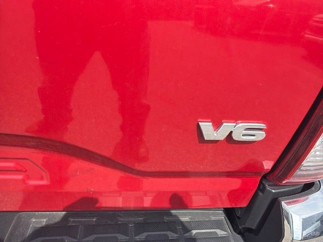 Used 2018 Toyota Tacoma TRD Off-Road AWD/4WD image 26