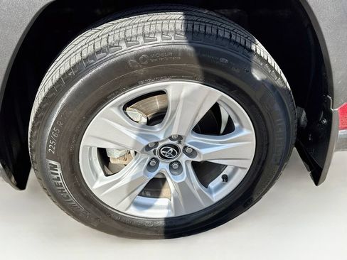 Used 2021 Toyota RAV4 XLE w/ Convenience Package AWD/4WD image 40