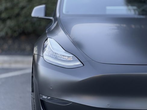 Used 2020 Tesla Model Y Long Range image 4