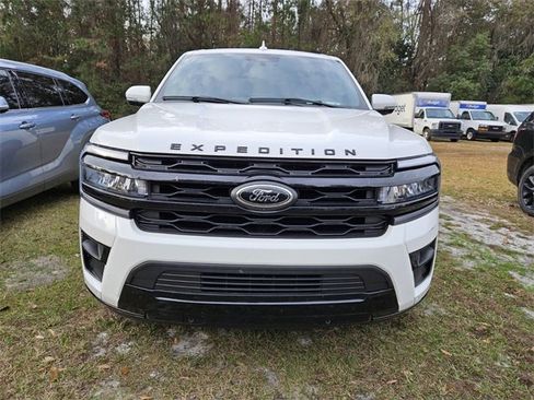 Used 2023 Ford Expedition Limited image 2