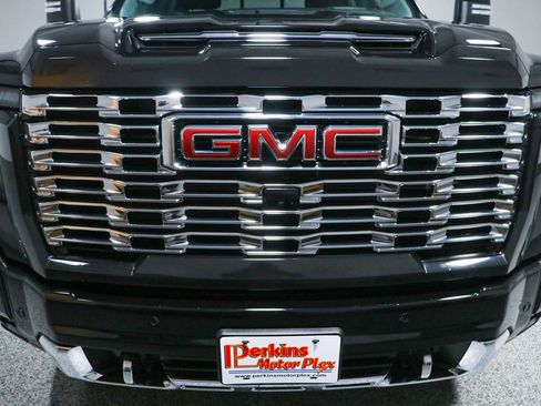 Used 2024 GMC Sierra 2500 Denali w/ Denali Reserve Package AWD/4WD image 4