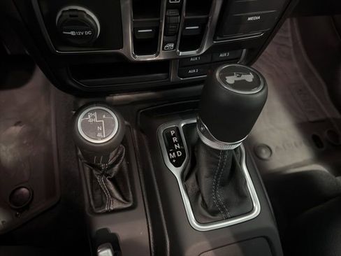 Used 2024 Jeep Wrangler Unlimited Sahara w/ Technology Group AWD/4WD image 29