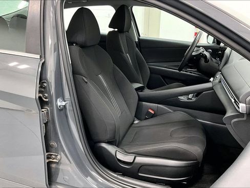 Certified 2025 Hyundai Elantra SEL FWD image 9