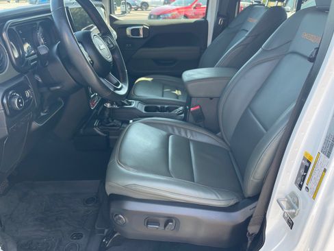 Used 2024 Jeep Gladiator Mojave AWD/4WD image 10